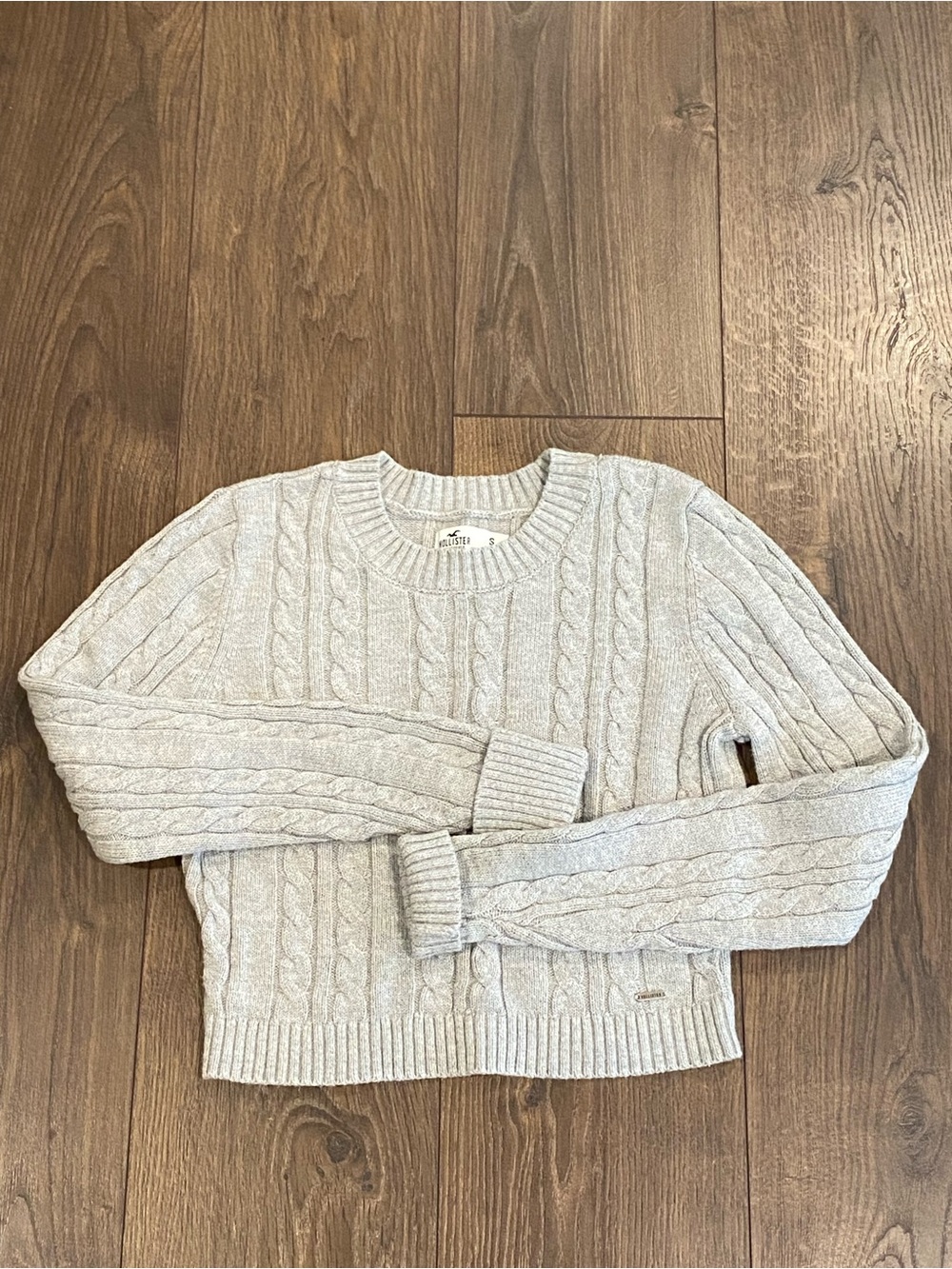 Hollister Light Gray Cable Knit Crewneck Cropped Sweater